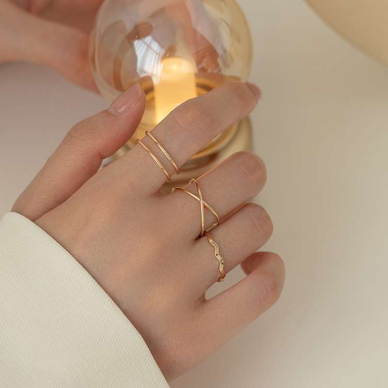 A new, trendy and fashionable index finger ring with a unique Japanese and Korean style for women, featuring a cold and elegant design Application Scenario