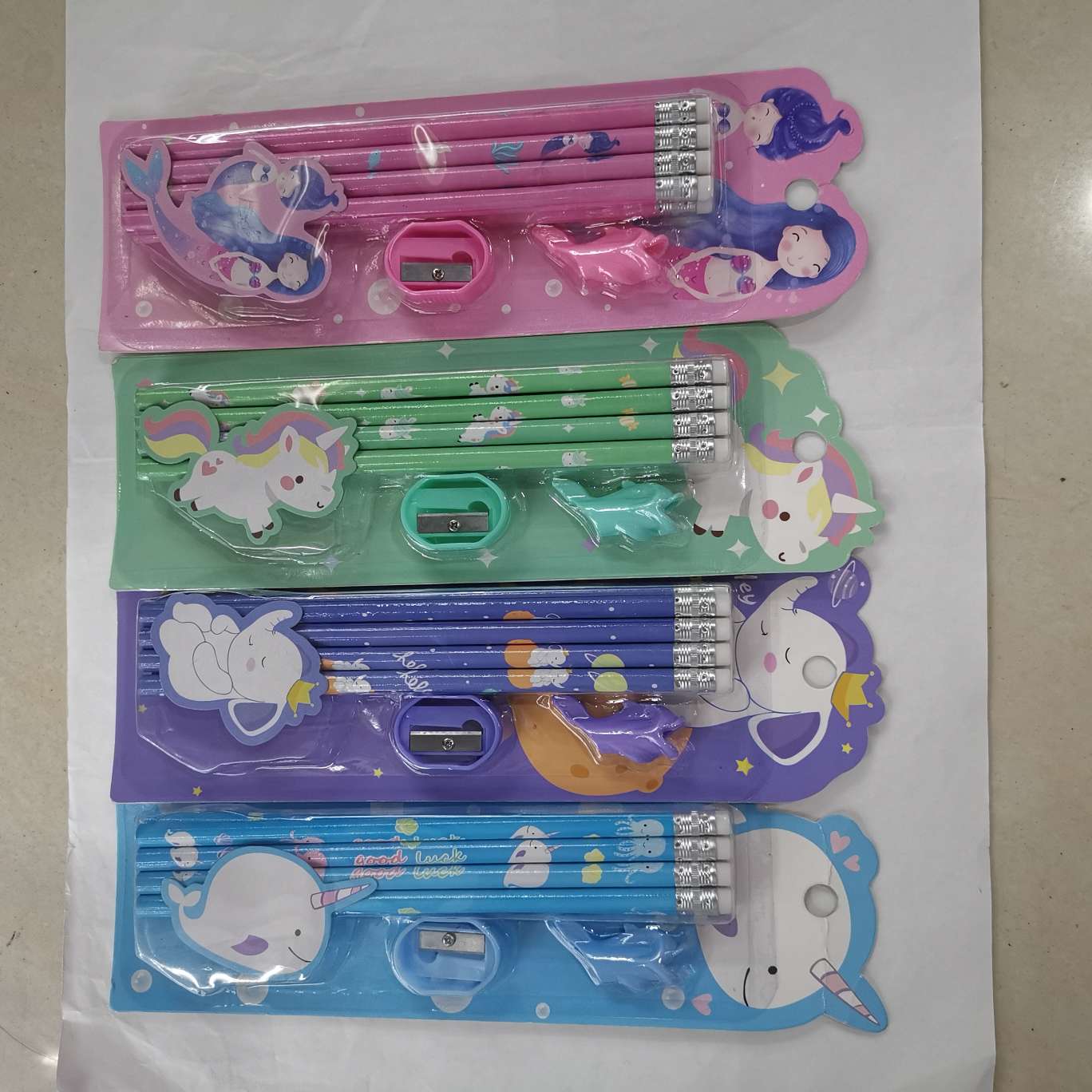 The Kaka Tong stationery set, featuring colored pencils, comes with a pen grip and a pencil sharpener, and is perfect for gifting at the New Moon Stationery Store, a supermarket specializing in stationery detail image 7