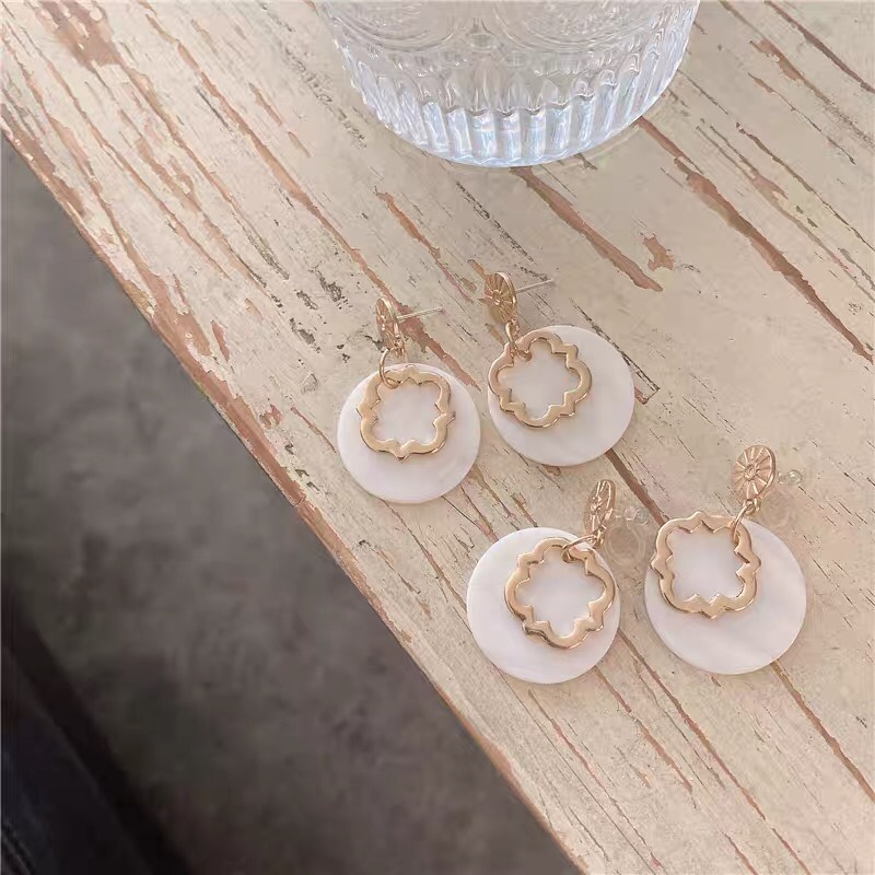 Elegant and elegant temperament of an elegant and noble cold and beautiful fashion earrings
