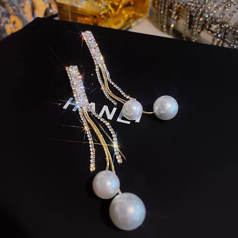 新款个性原创设计水钻流苏搭配古典珍珠气质款耳环耳饰白底实物图