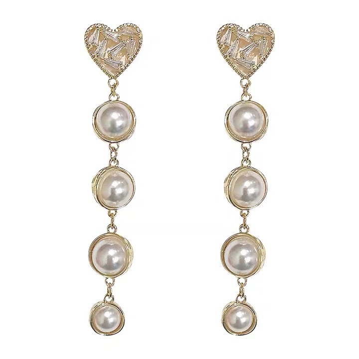 Heart-shaped pearl long earrings