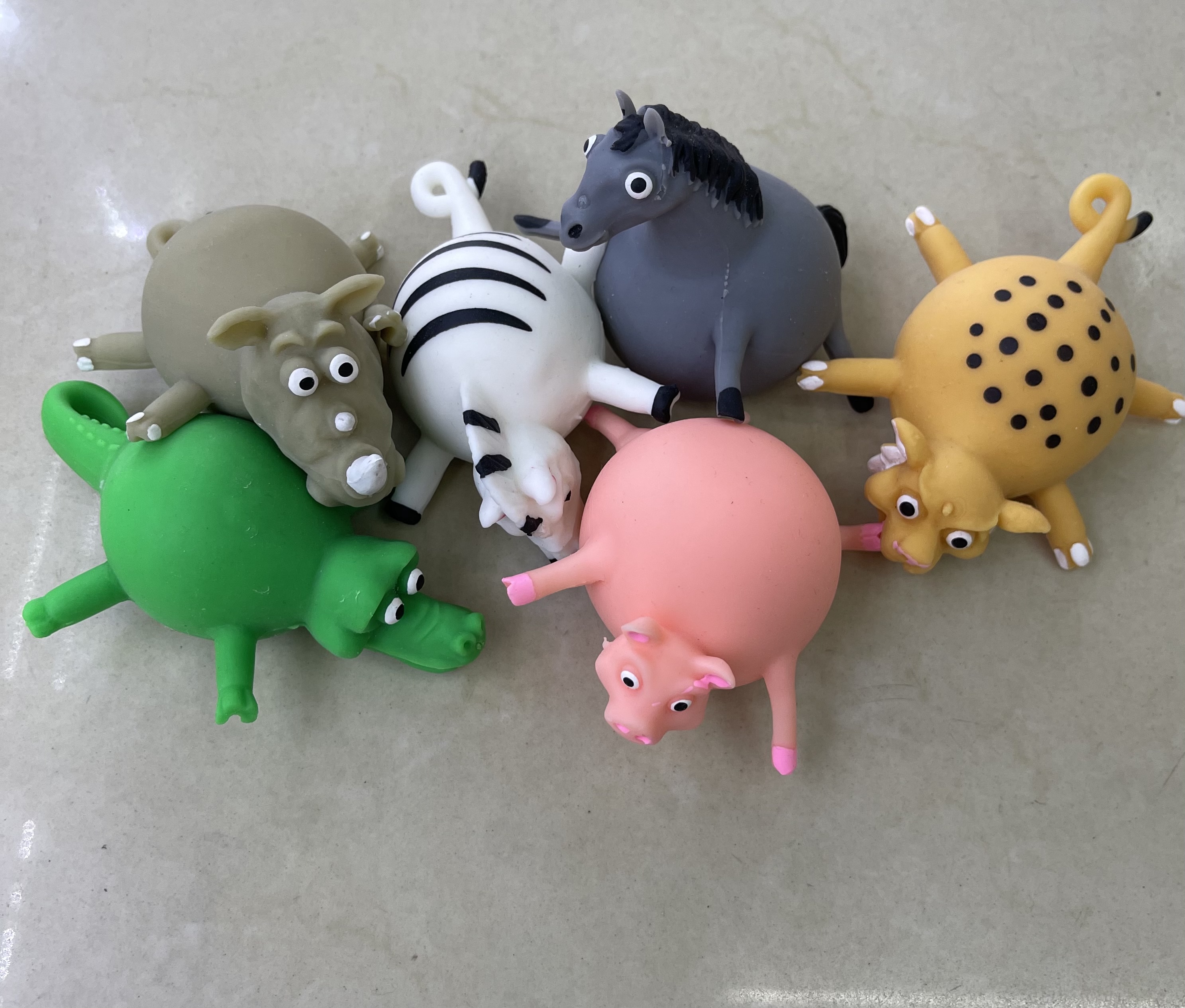 HY094, a creative simulation toy for transforming and shaping animal flour ball compression and pressure relief, is a leisure sports toy Item Picture