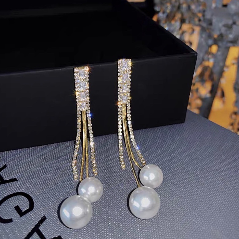 新款个性原创设计水钻流苏搭配古典珍珠气质款耳环耳饰产品图