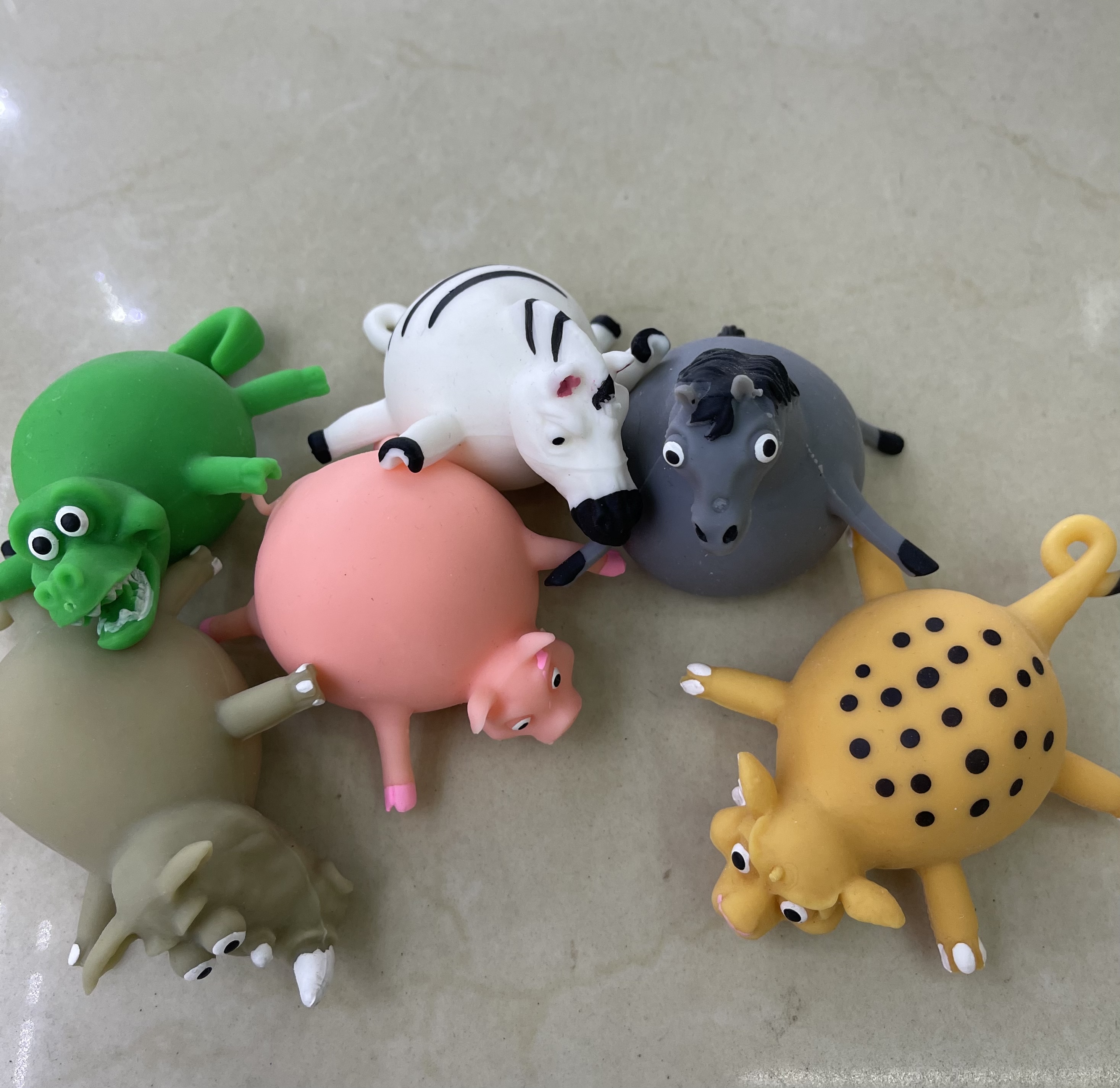 HY094, a creative simulation toy for transforming and shaping animal flour ball compression and pressure relief, is a leisure sports toy Specification image
