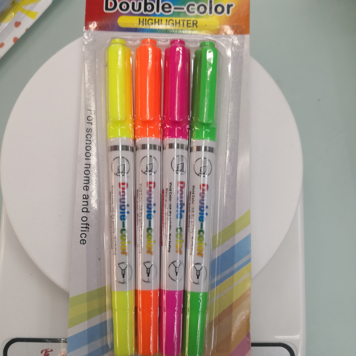 Yiwu Boyang Pen and Ink Products Store offers XL-228 double-headed highlighters with 4 cards in packaging
