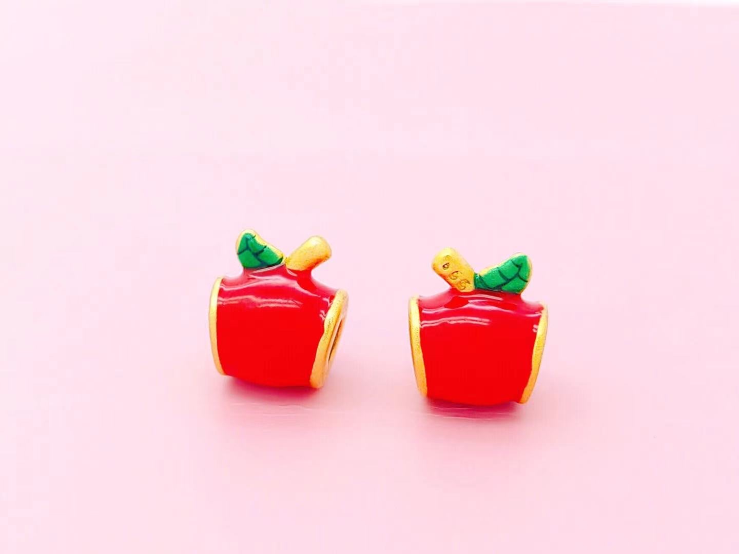Across dripping red apples, make a graceful must-have for bracelets and bracelets details Picture
