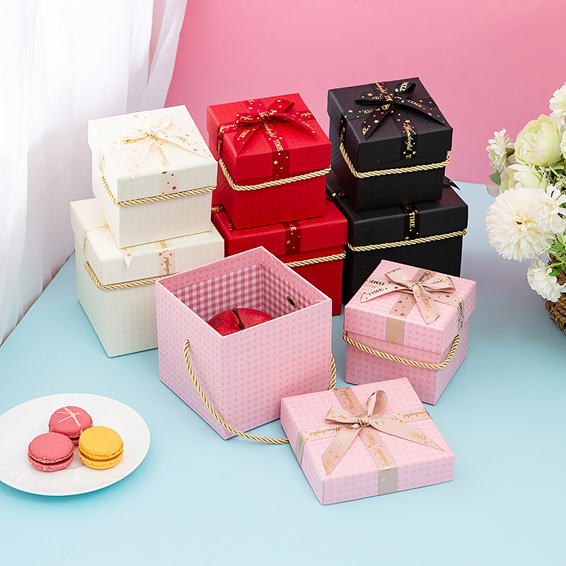 Custom-made hard boxes with top and bottom covers, apple boxes, Christmas Eve gift boxes and Christmas gift packaging boxes are available details Picture