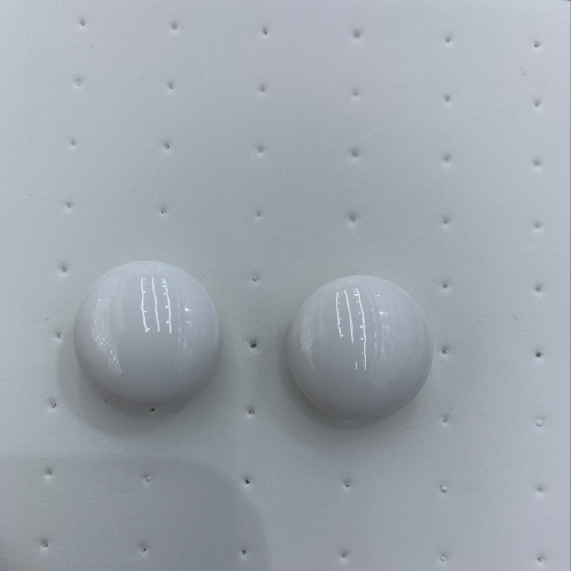 Simple, fashionable and versatile steel needle 18mm round, resin white series
