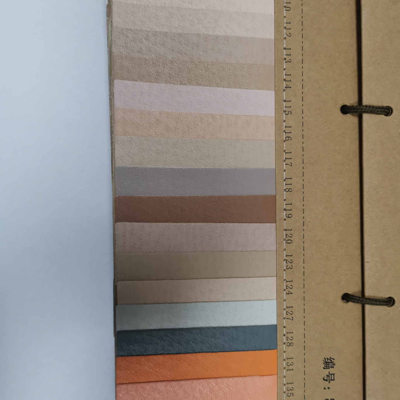 8828 4 Factory direct sales of new leather a large number of spot high school low-grade luggage sofa shoe material fabric