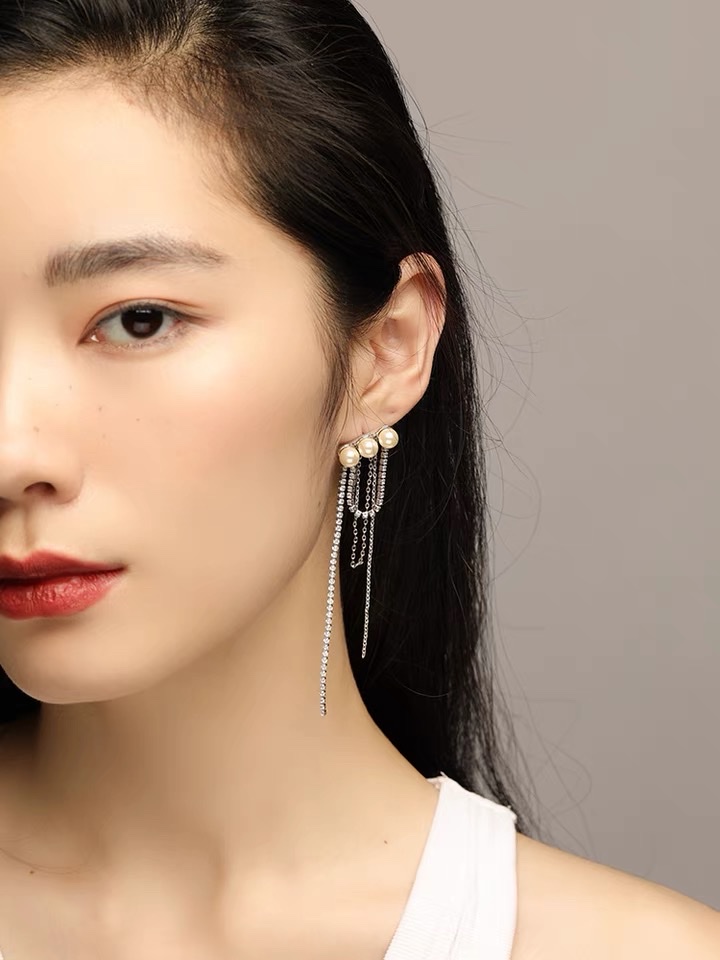 Fashionable pearl claw chain earrings, long star shell earrings, retro, exquisite, high-end and elegant zirconium-inlaid earrings -041 Jialiang Accessories details Picture