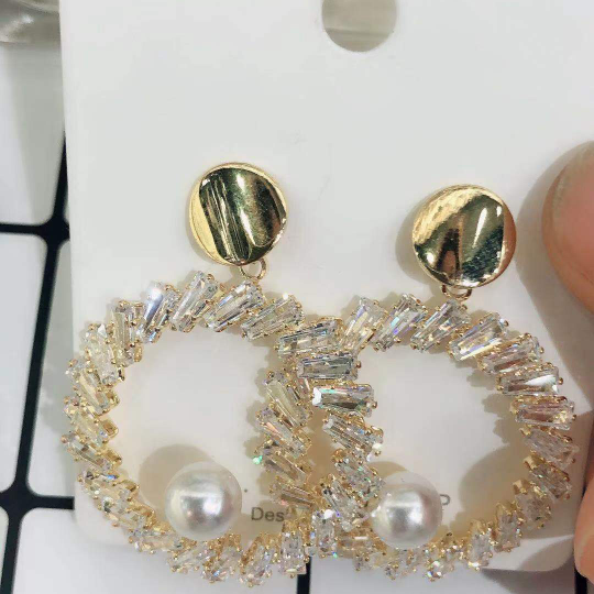 12 Nude diamond earrings gold