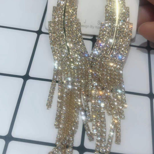 16 Nude diamond earrings gold