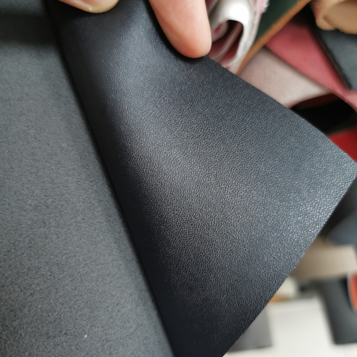 仿真皮黑色背涂革皮革 布料 面料 厂家直销 热门 精品