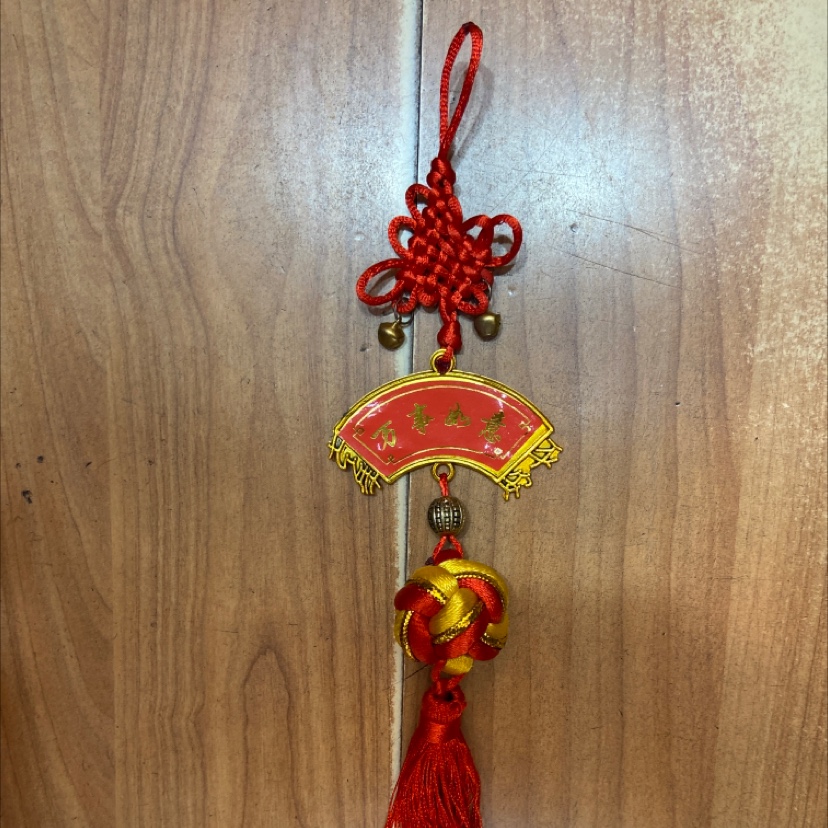 a Pendant bend card hanging red and yellow balls