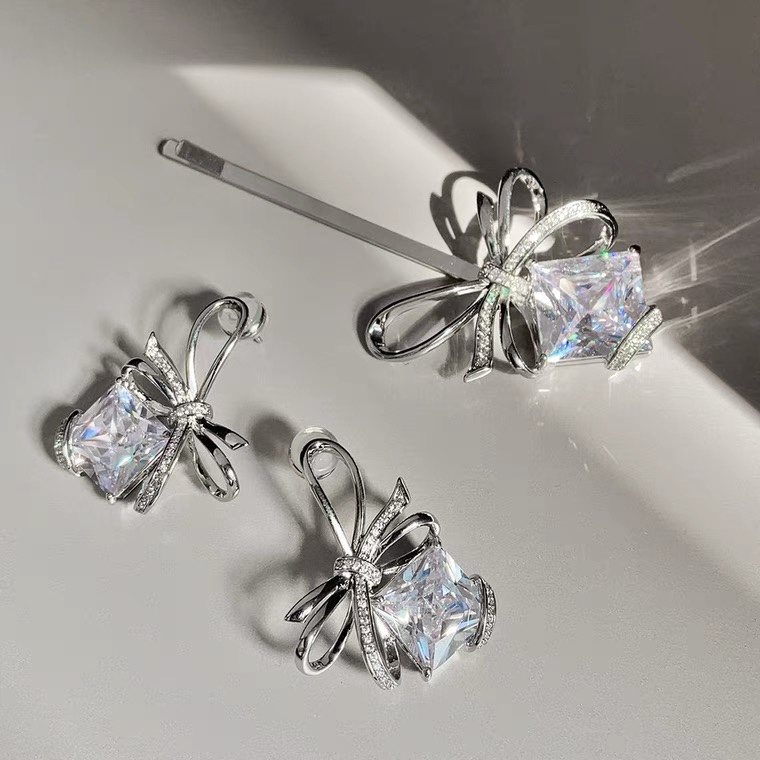 Stereo zirconium earrings