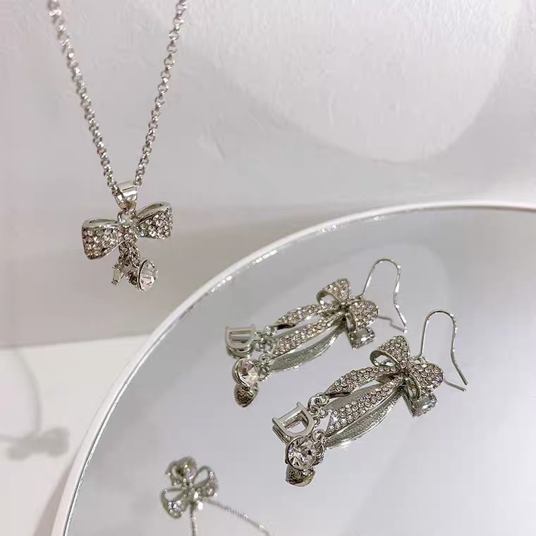 D earrings