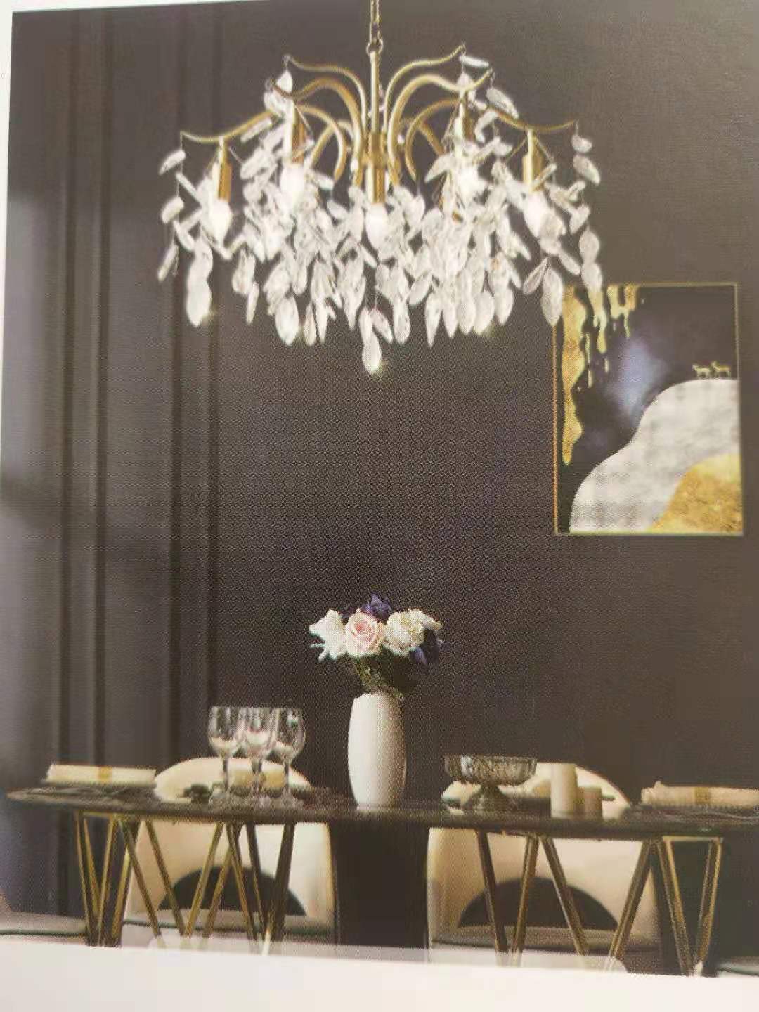 The water-drop-shaped pendant lamp is modern and simple Application Scenario