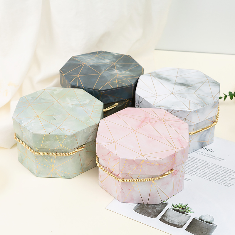 Wedding souvenir candy box, lipstick gift box, packaging box, octagonal Valentine's Day gift box, octagonal box customization full figure