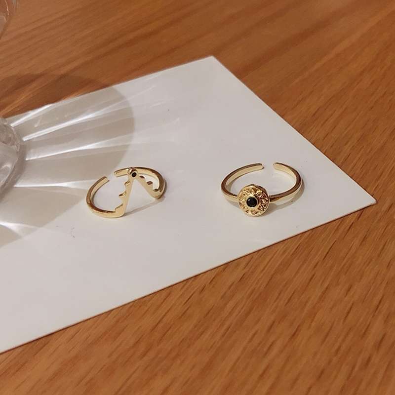 Plain ring, a fashionable and unique women's ring, with a light luxury and niche style, elegant and cold, high-end feel, is a popular index finger ring Item Picture