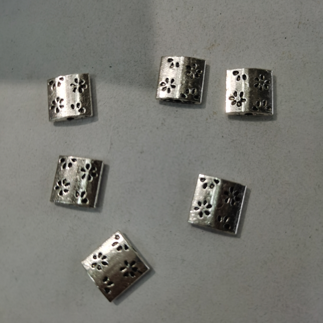 Zinc alloy Zn-2072