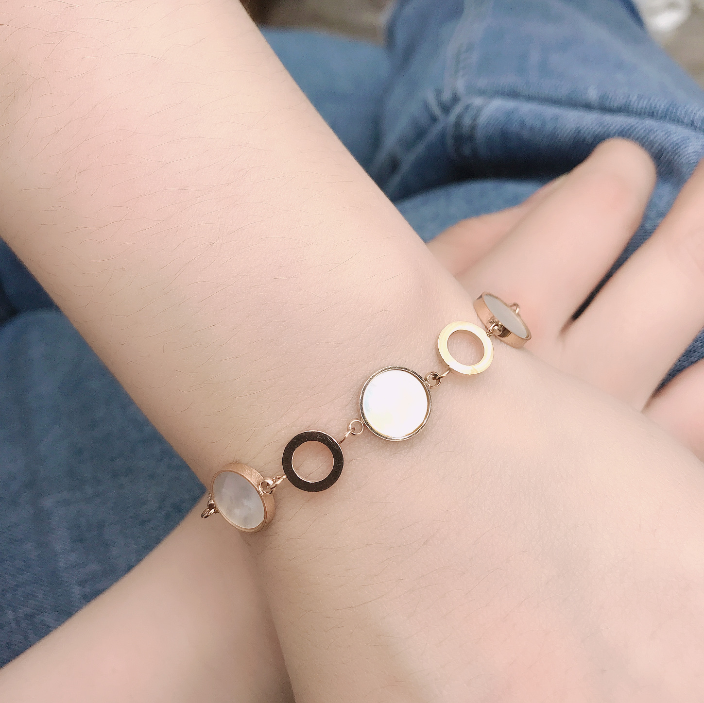 Mother-of-pearl bracelet details Picture