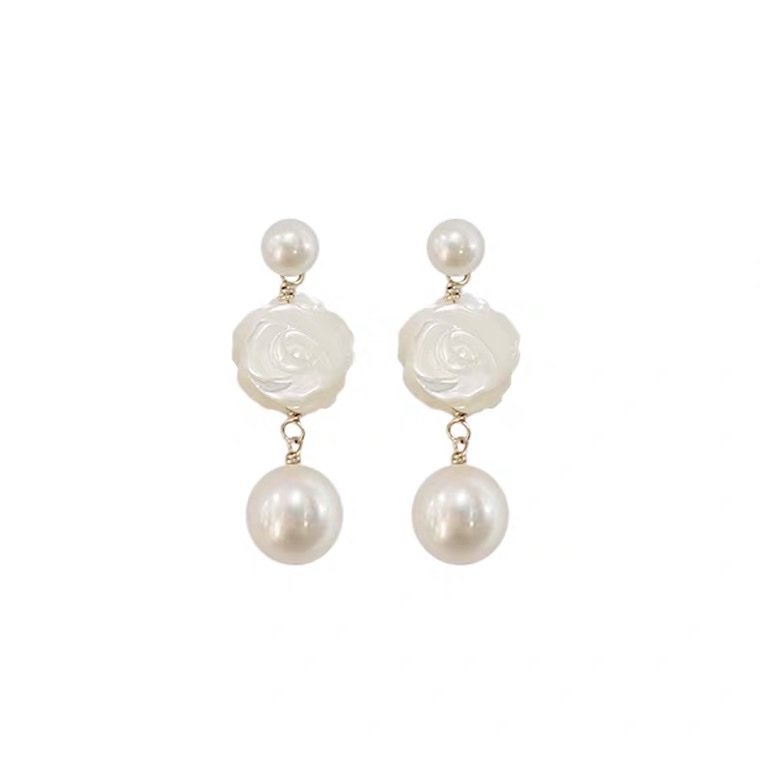 Pearl flower earrings details Picture