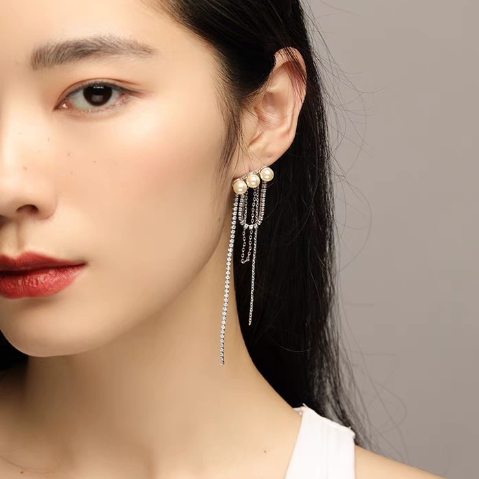 Fashionable pearl claw chain earrings, long star shell earrings, retro, exquisite, high-end and elegant zirconium-inlaid earrings -041 Jialiang Accessories