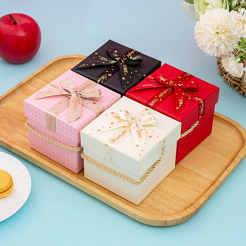 Custom-made hard boxes with top and bottom covers, apple boxes, Christmas Eve gift boxes and Christmas gift packaging boxes are available full figure