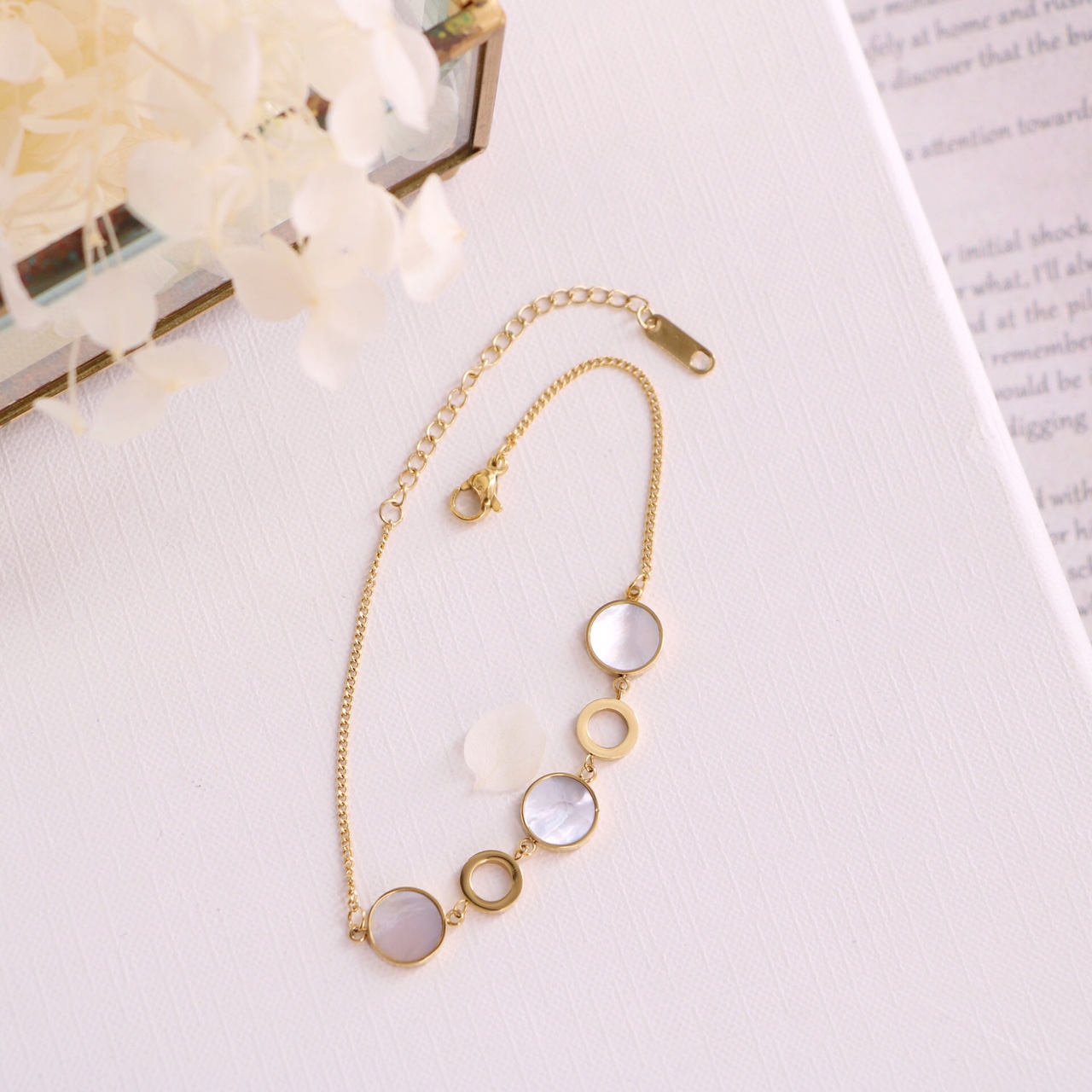 Mother-of-pearl bracelet