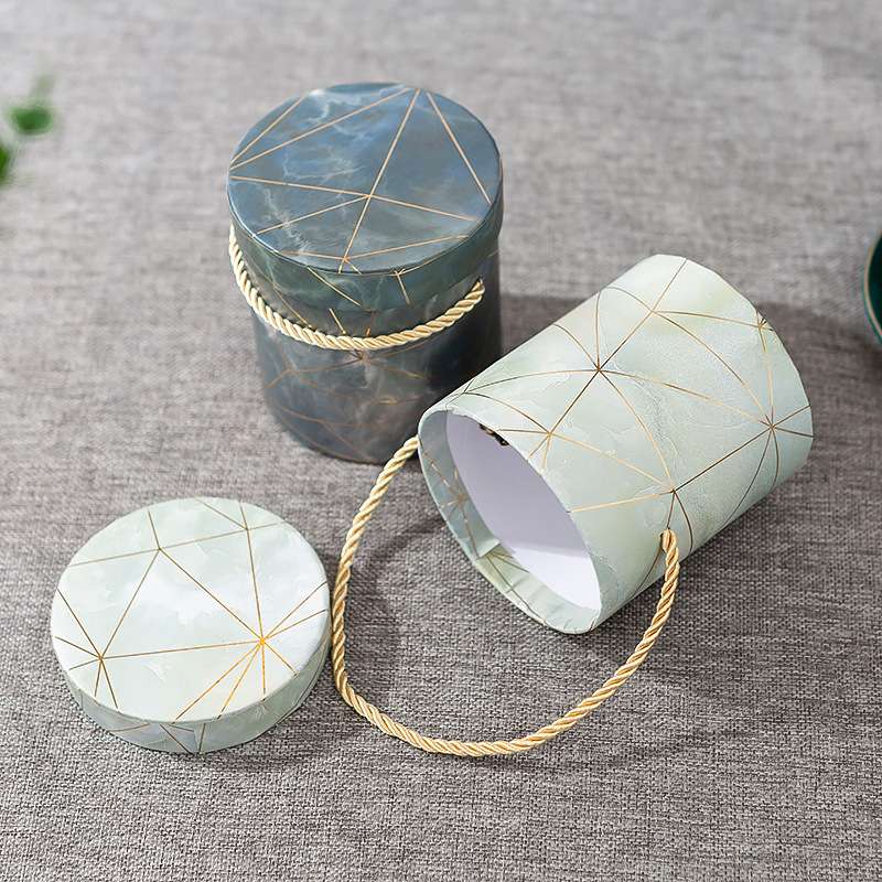 Available in stock: Hugging buckets, flower boxes, hand-held round flower tubes, gift boxes, dried flower gift packaging boxes, and round buckets can be customized Application Scenario