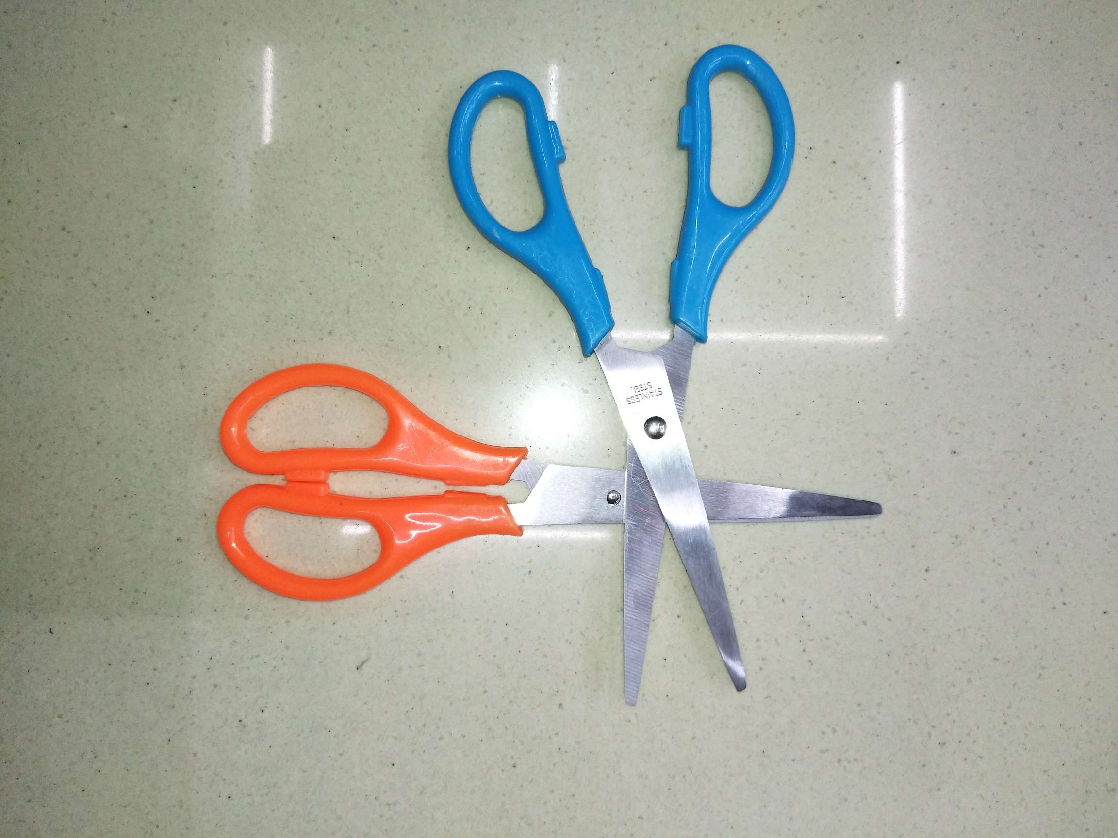 Student scissors, office scissors, stationery scissors, hand scissors, stainless steel student scissors Application Scenario