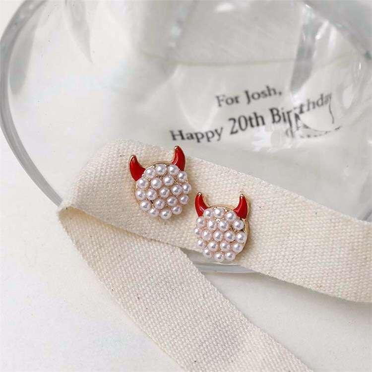 Romantic pearls delicate cold fashion trend earrings