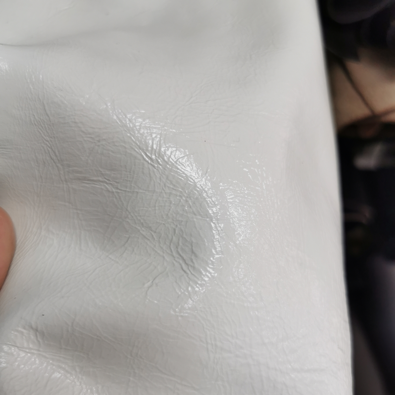 Cowhide head layer white mirror leather fabric manufacturers direct thumbnail