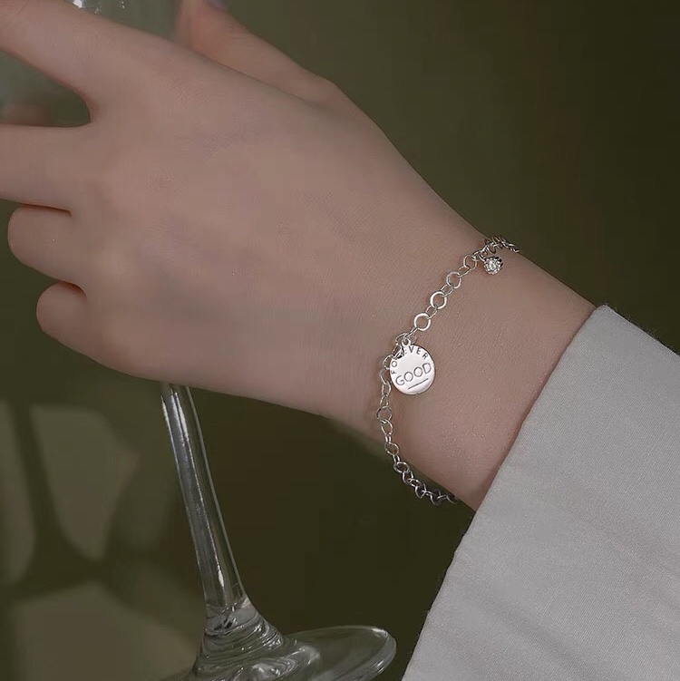 Round brand bracelet, a niche design, is simple and elegant for girls