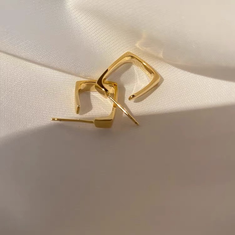 Japanese and Korean version trendy women's personalized slimming earrings, gold 1 Jetya steel jewelry detail image 1