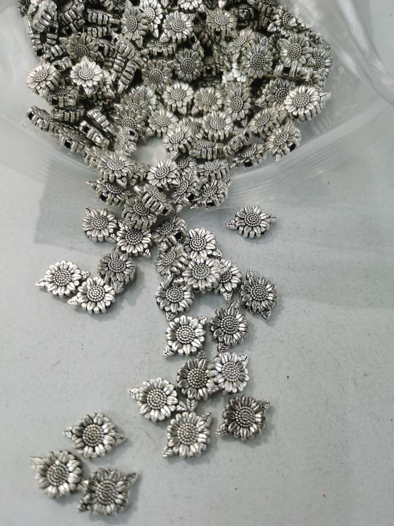 قطع غيار الزينة، قطع غيار الزينة الزنك سبائك الزنك ZN-2237. Item Picture