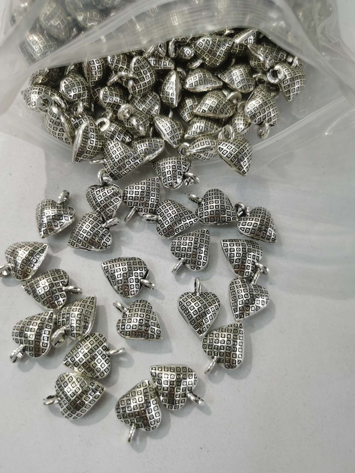 Zinc alloy Zn-2393 for jewelry accessories Application Scenario