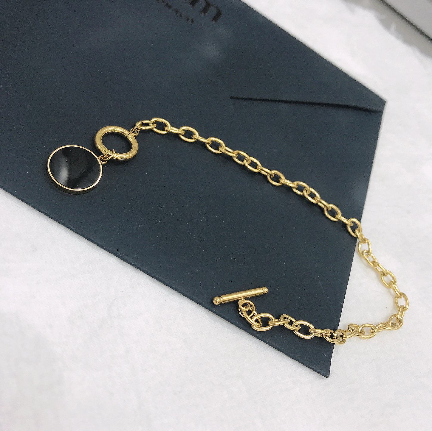 Round cake bracelet Application Scenario