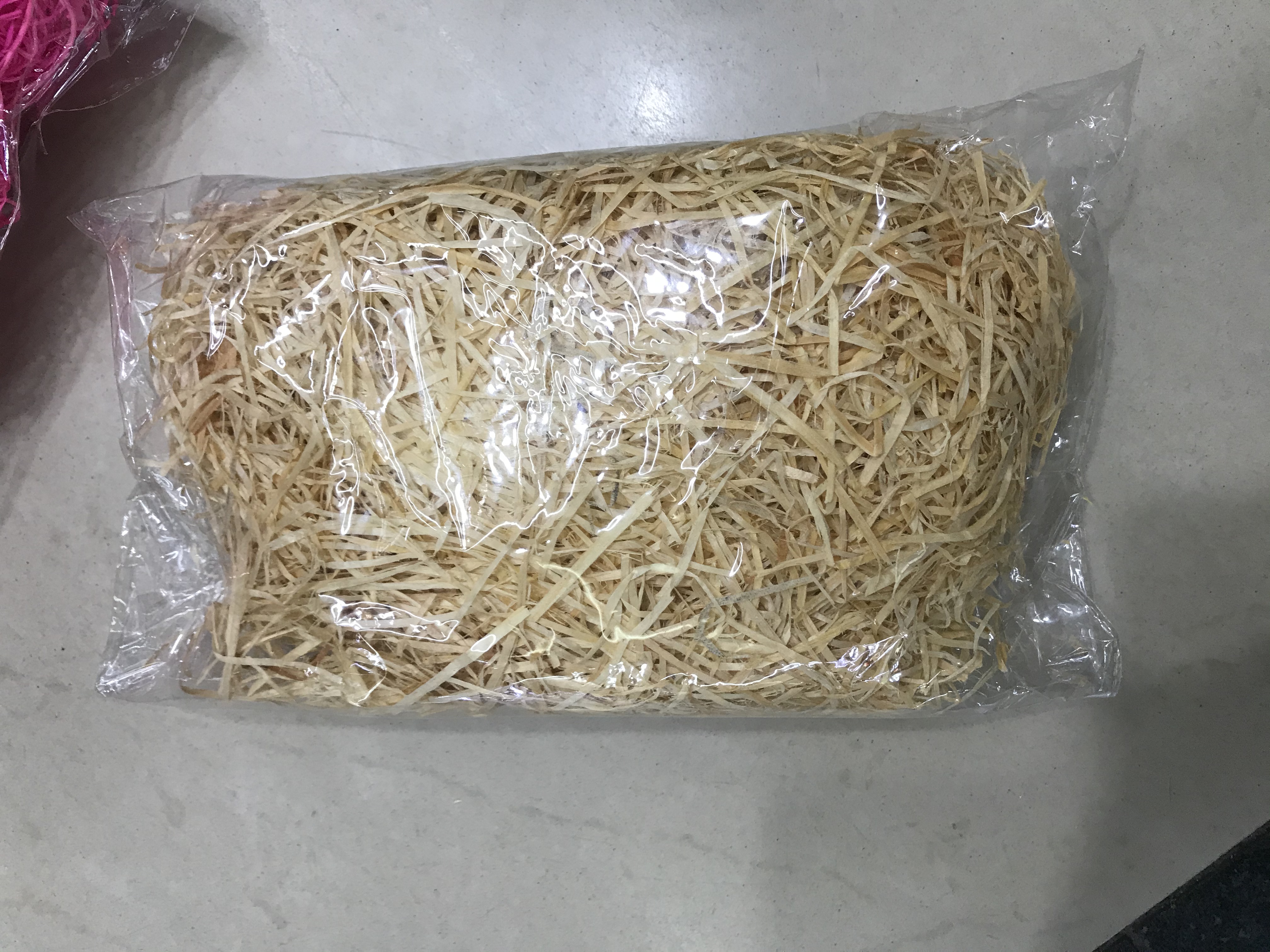 Wood shavings are white. details Picture