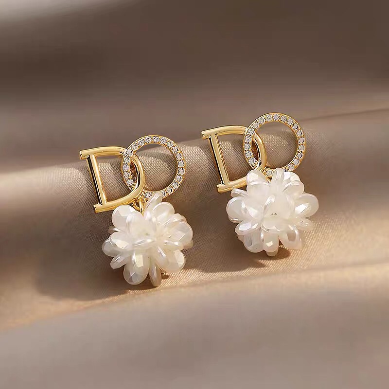 European, American and Korean fashion brands full of diamond temperament personality luxury earrings