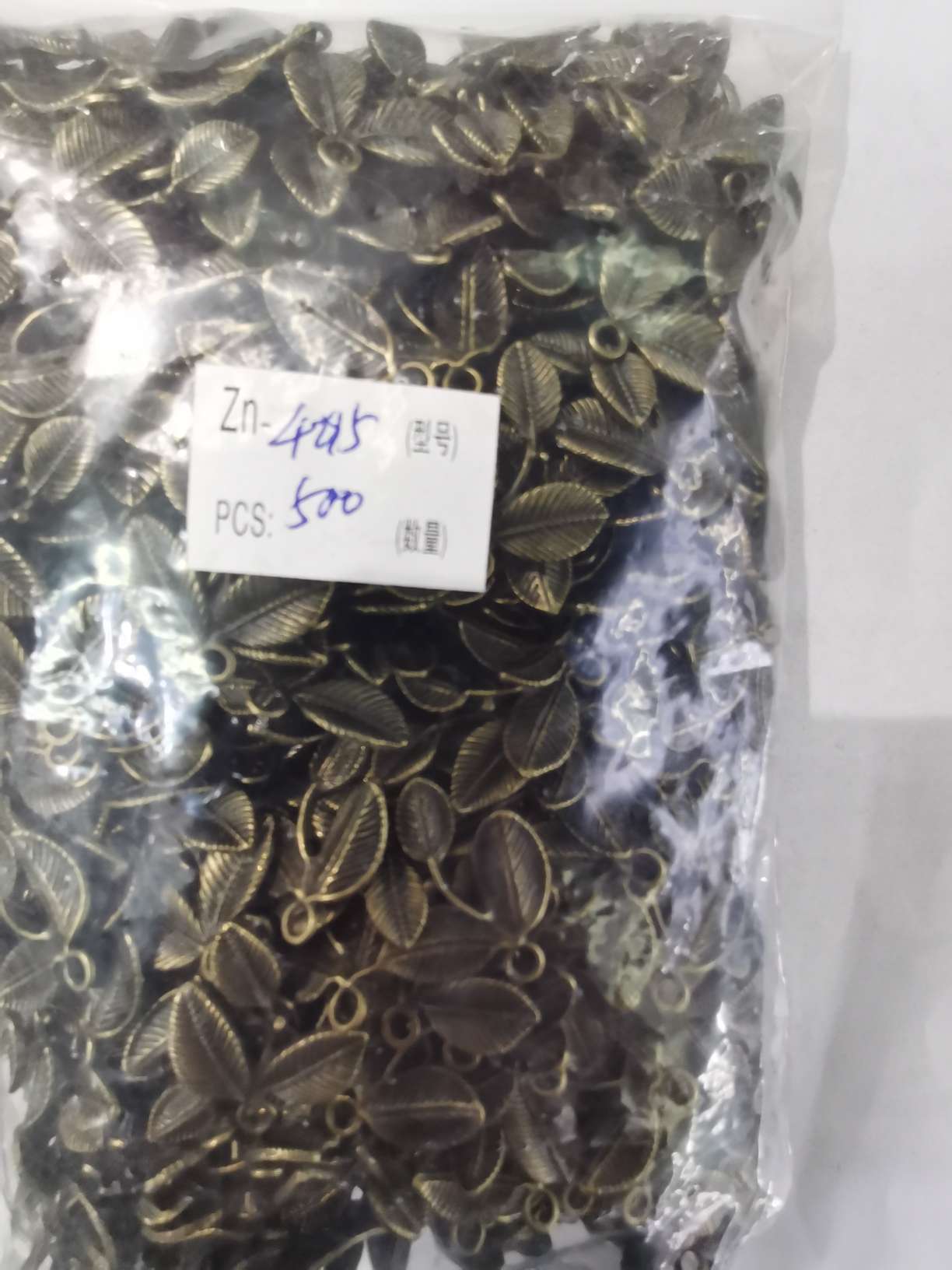 Zinc alloy Zn-4295 for jewelry accessories Application Scenario