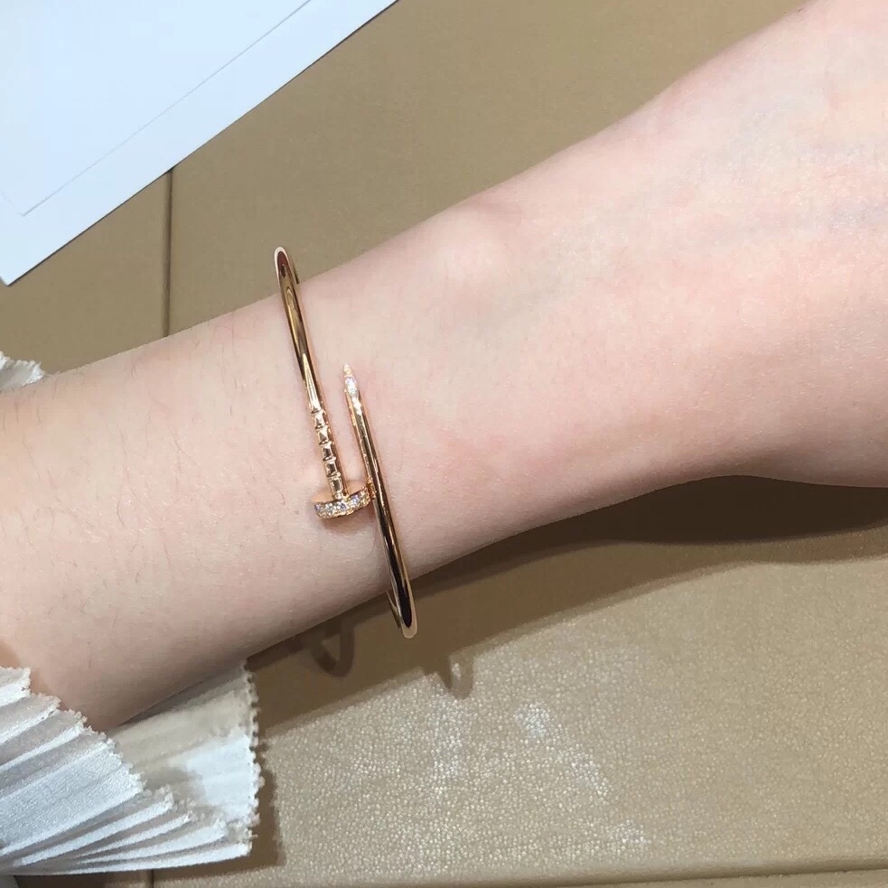 Titanium steel 18K gold high texture with drill nail bracelet advanced fold wear atmospheric explosion street red Bo master gift thumbnail