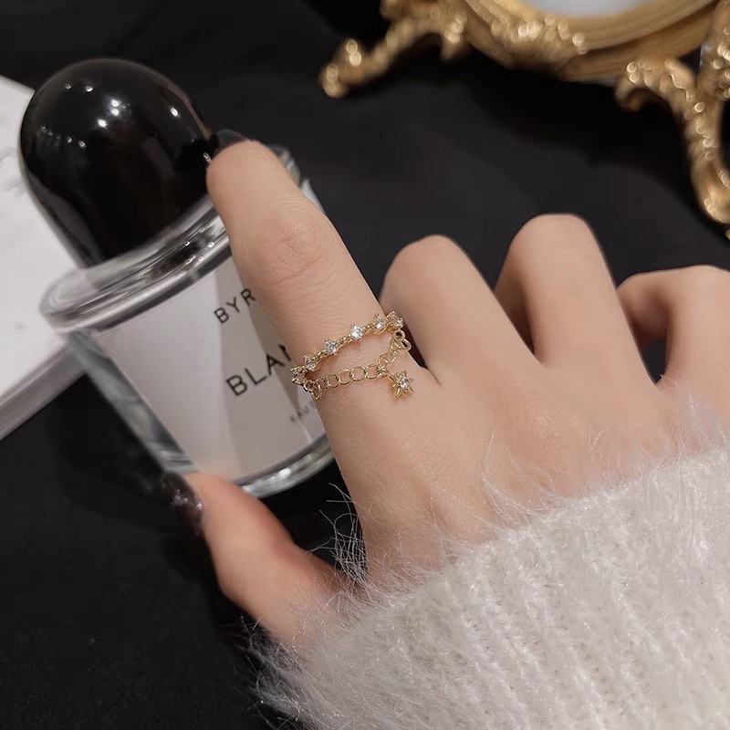 A Korean-style, compact, simple, elegant and luxurious ring that is a must-have for trendsetters details Picture