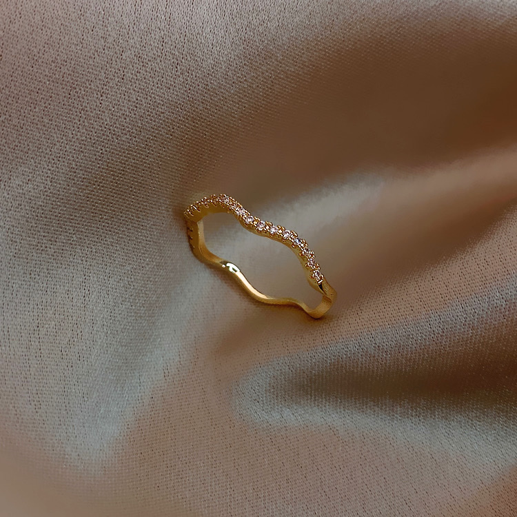 A high-end European and American fashion luxury new exquisite trendy ring that is popular among Internet celebrities Item Picture