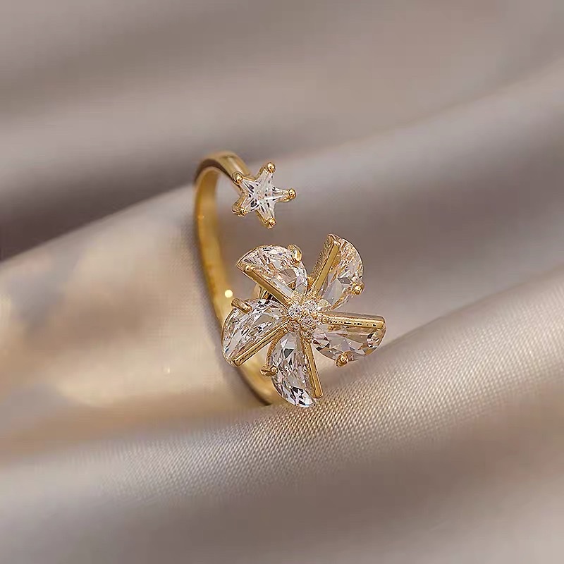 A sophisticated and elegant ring with a fashionable and refined European and American style Specification image