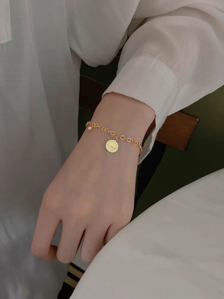 Round brand bracelet, a niche design, is simple and elegant for girls details Picture