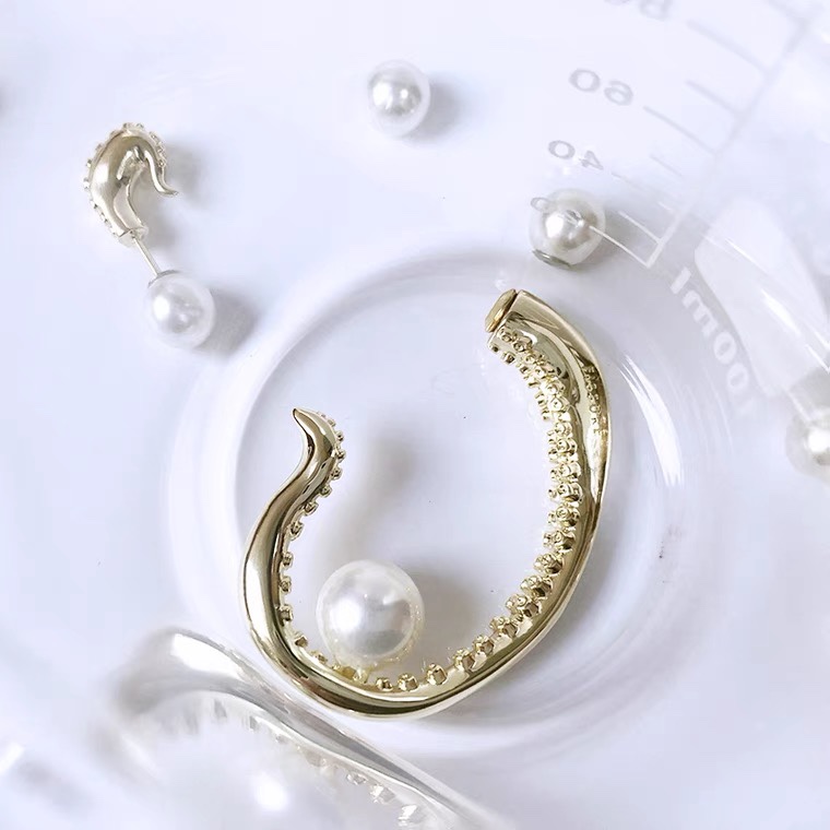 Pearl earrings 4 Star shell long earrings, retro, exquisite, high-end and elegant, with zirconium earrings