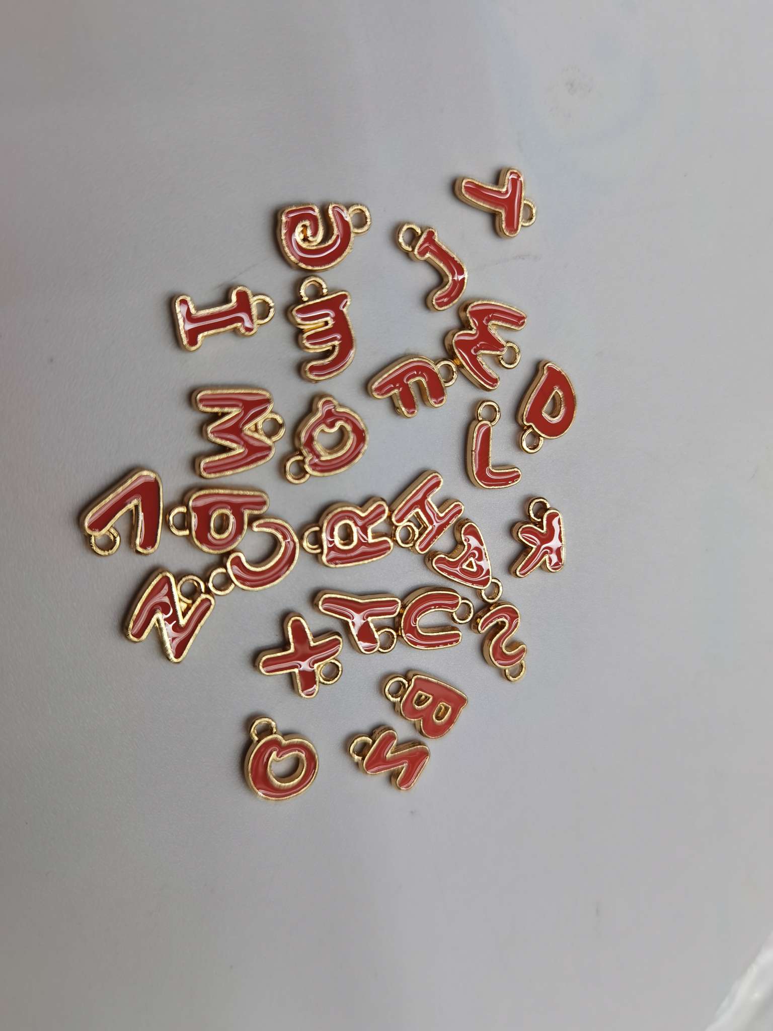 Orange letter pendant Application Scenario