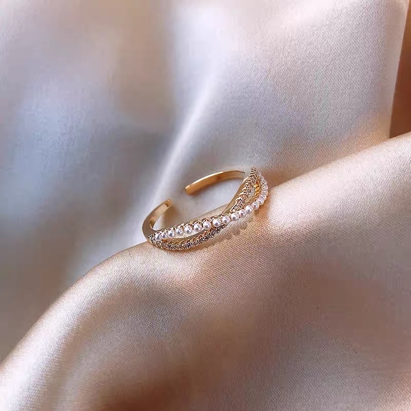 A simple, fashionable, fresh, niche design, exquisite and trendy ring Application Scenario