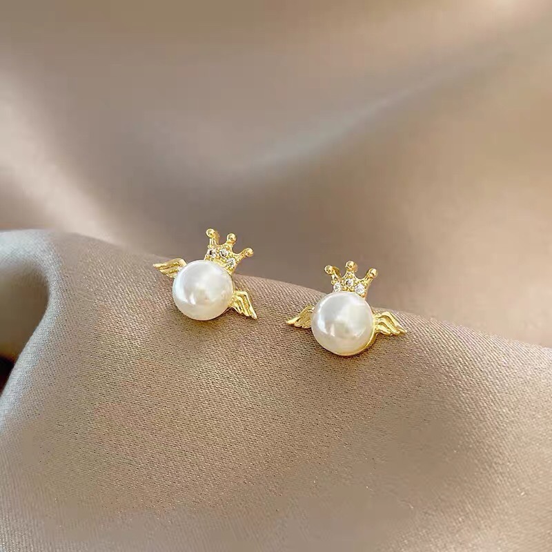 Original design of fashionable and trendy little angel earrings, the same style as those worn by celebrities